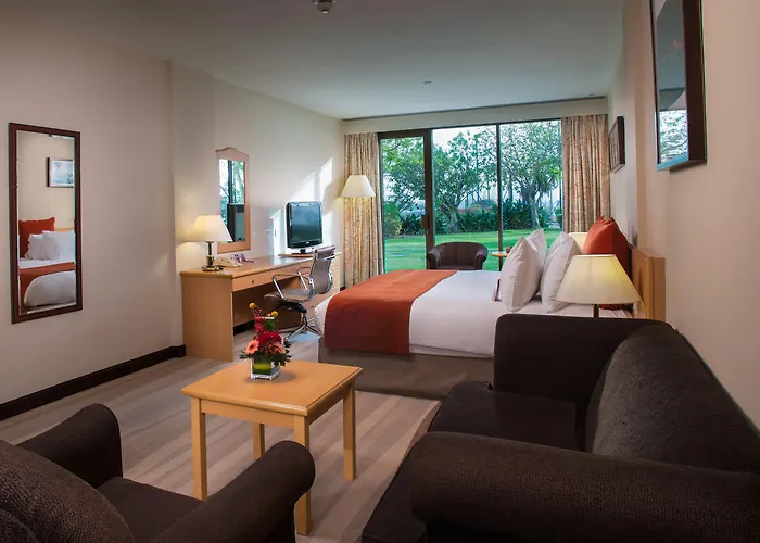 Crowne Plaza Muscat By Ihg Hotel