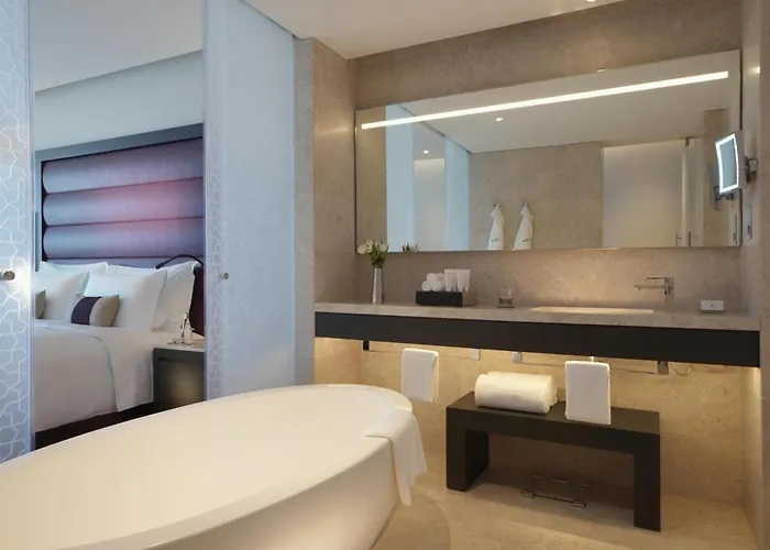 Muscat Hotels near oude binnenstad van Alcudia with parking